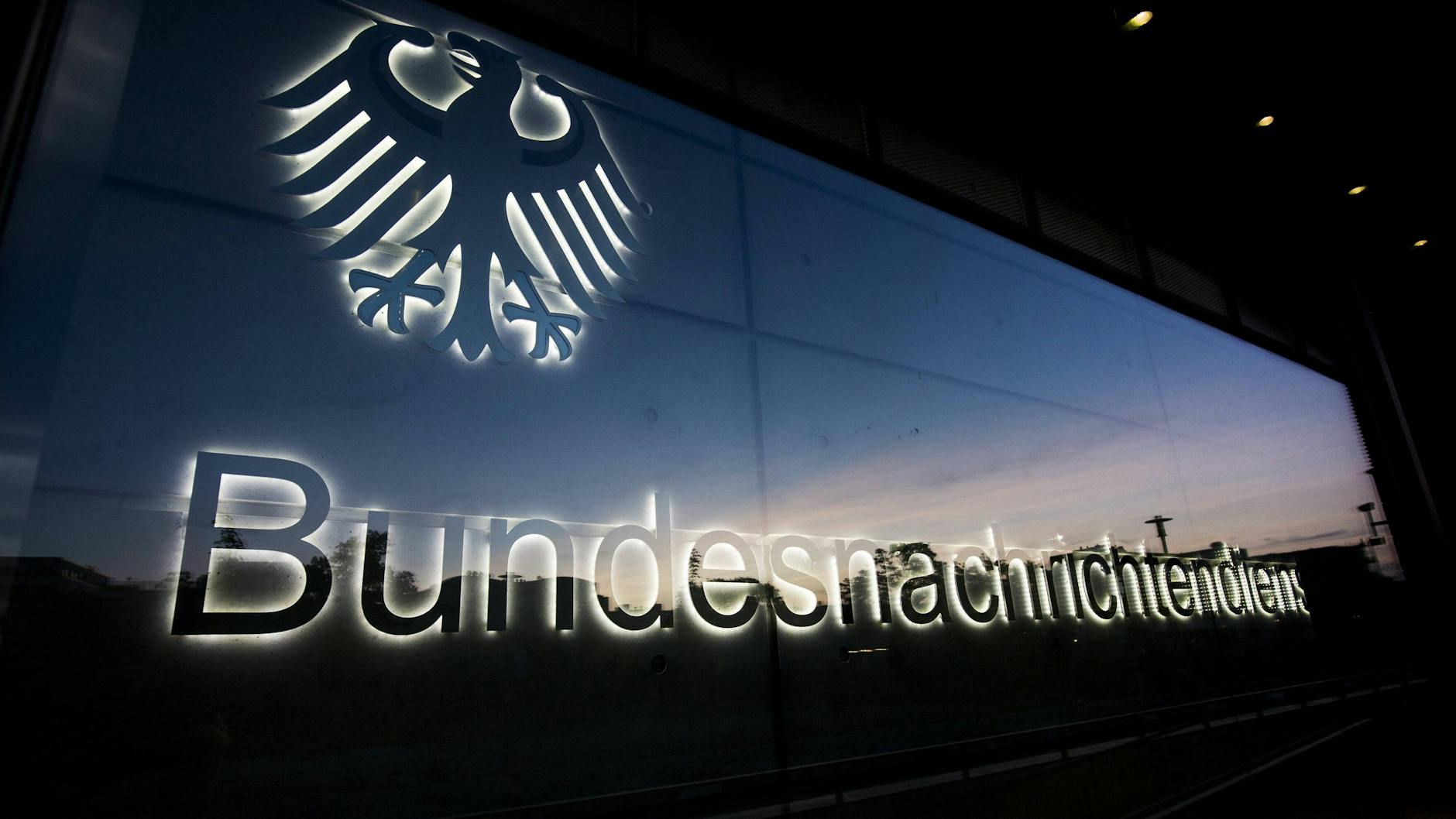 Schriftzug an der neuen Zentrale des Bundesnachrichtendiensts BND an der Chausseestraße in Berlin.