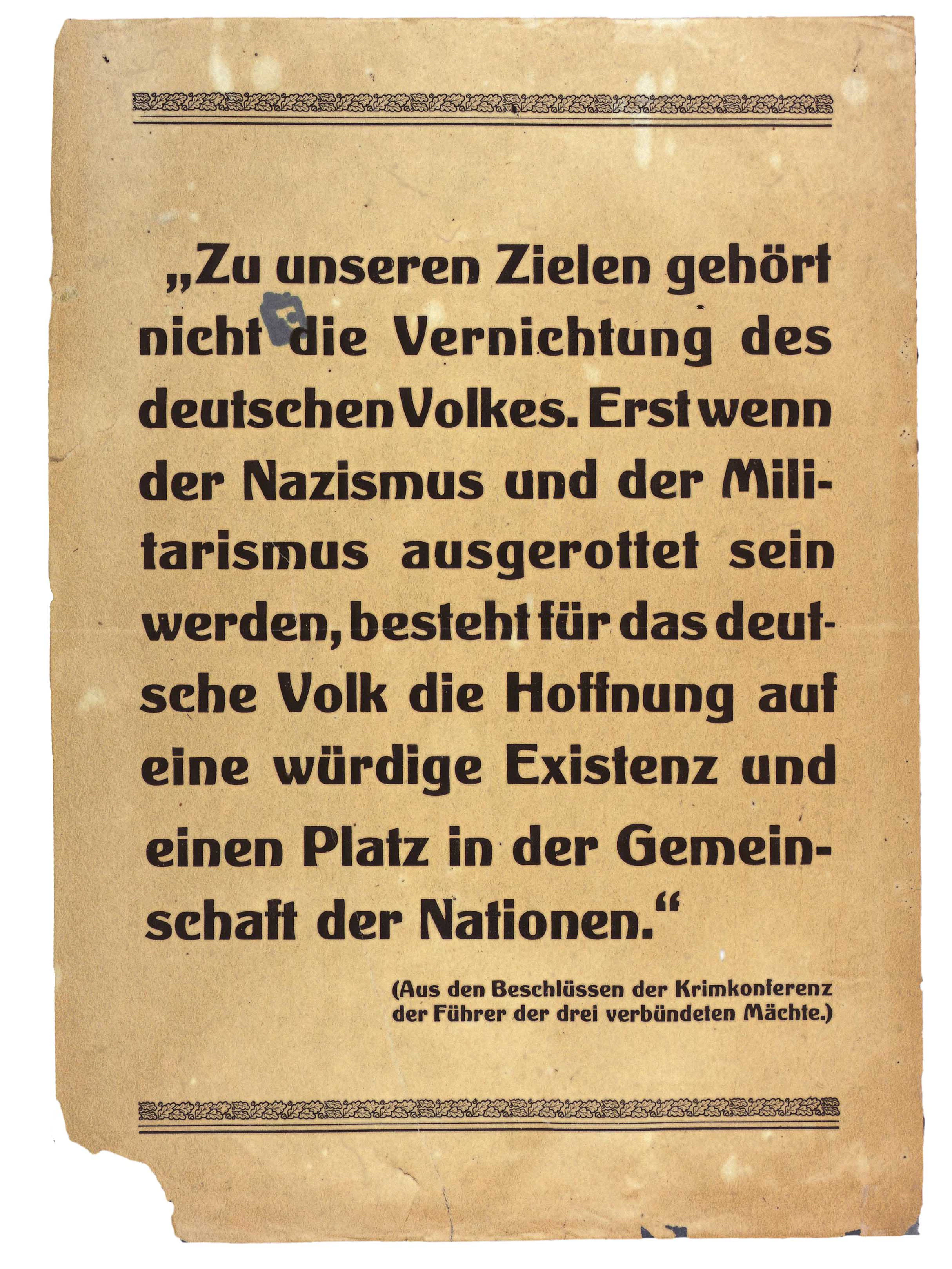 Plakat der Sowjetischen Militäradministration, 1945:&nbsp;Gemeinsames Ziel der Alliierten ist es, Deutschland so aufzubauen, dass nie wieder ein Krieg von ihm ausgeht.