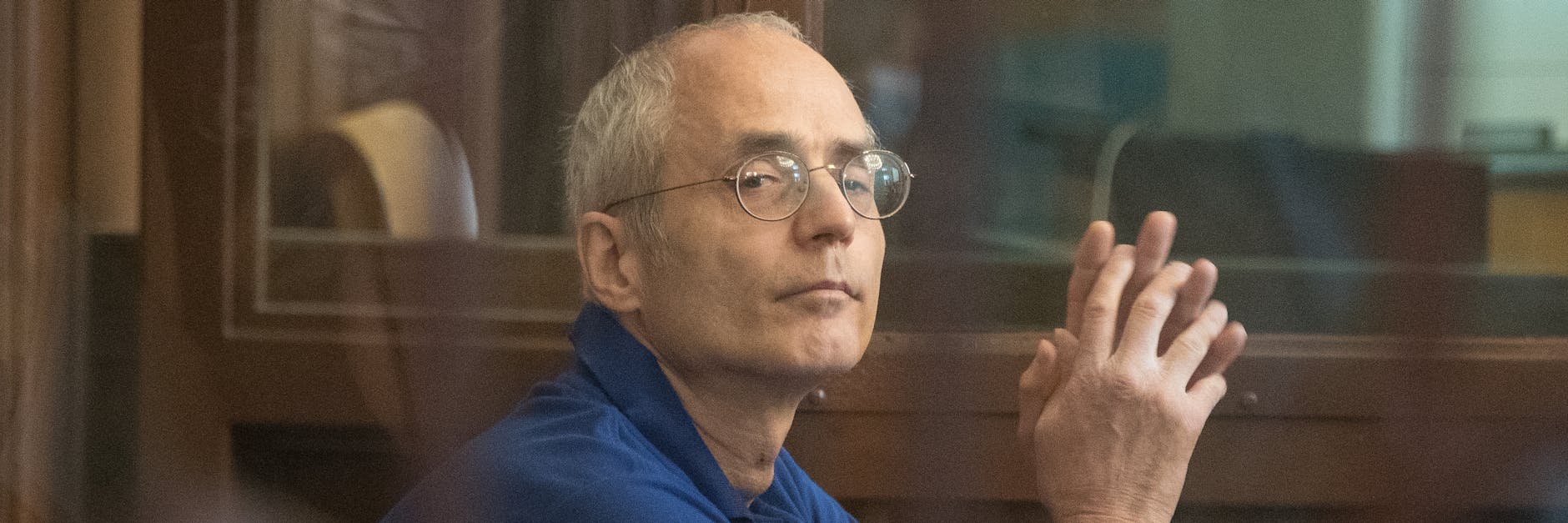 Hinter Panzerglas: Gregor S. (57), ein Lagerist aus Andernach (Rheinland-Pfalz), ist wegen Mordes angeklagt.