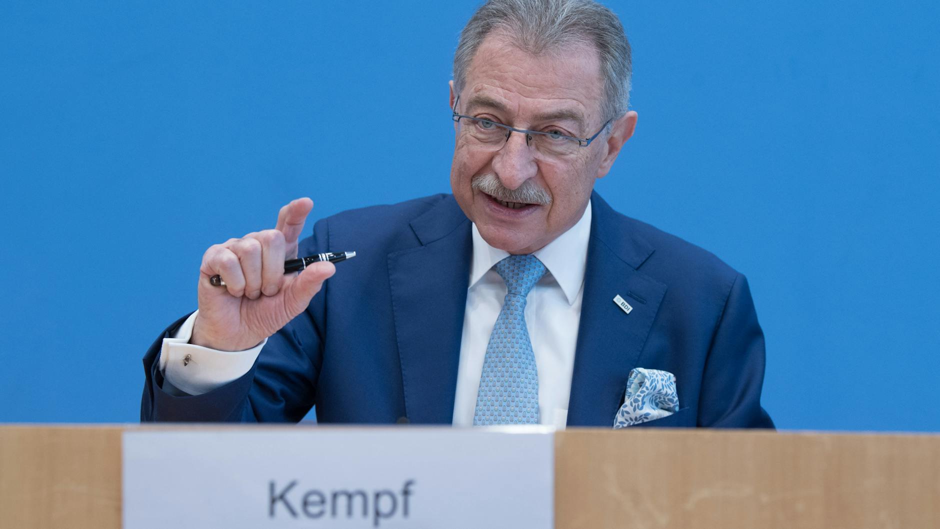 BDI-Präsident Dieter Kempf sieht bei längerem Stillstand in der Wirtschaft unseren Wohlstand in Gefahr.