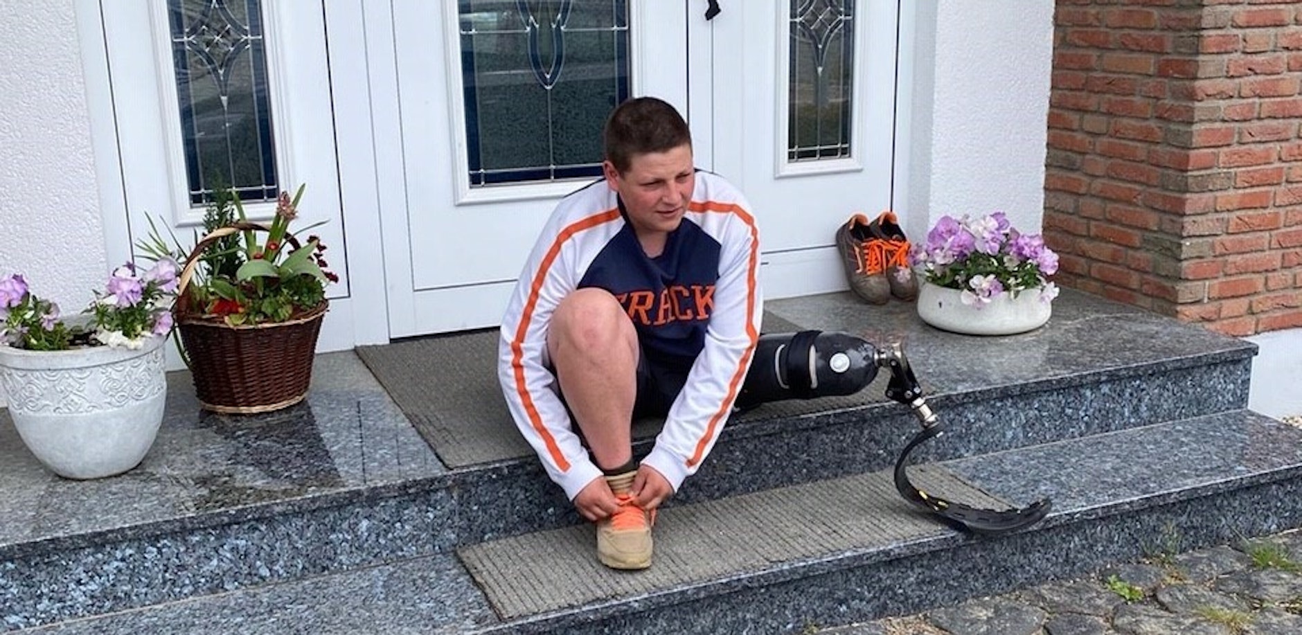 Yannick kann mit seiner Sportprothese sogar joggen gehen.