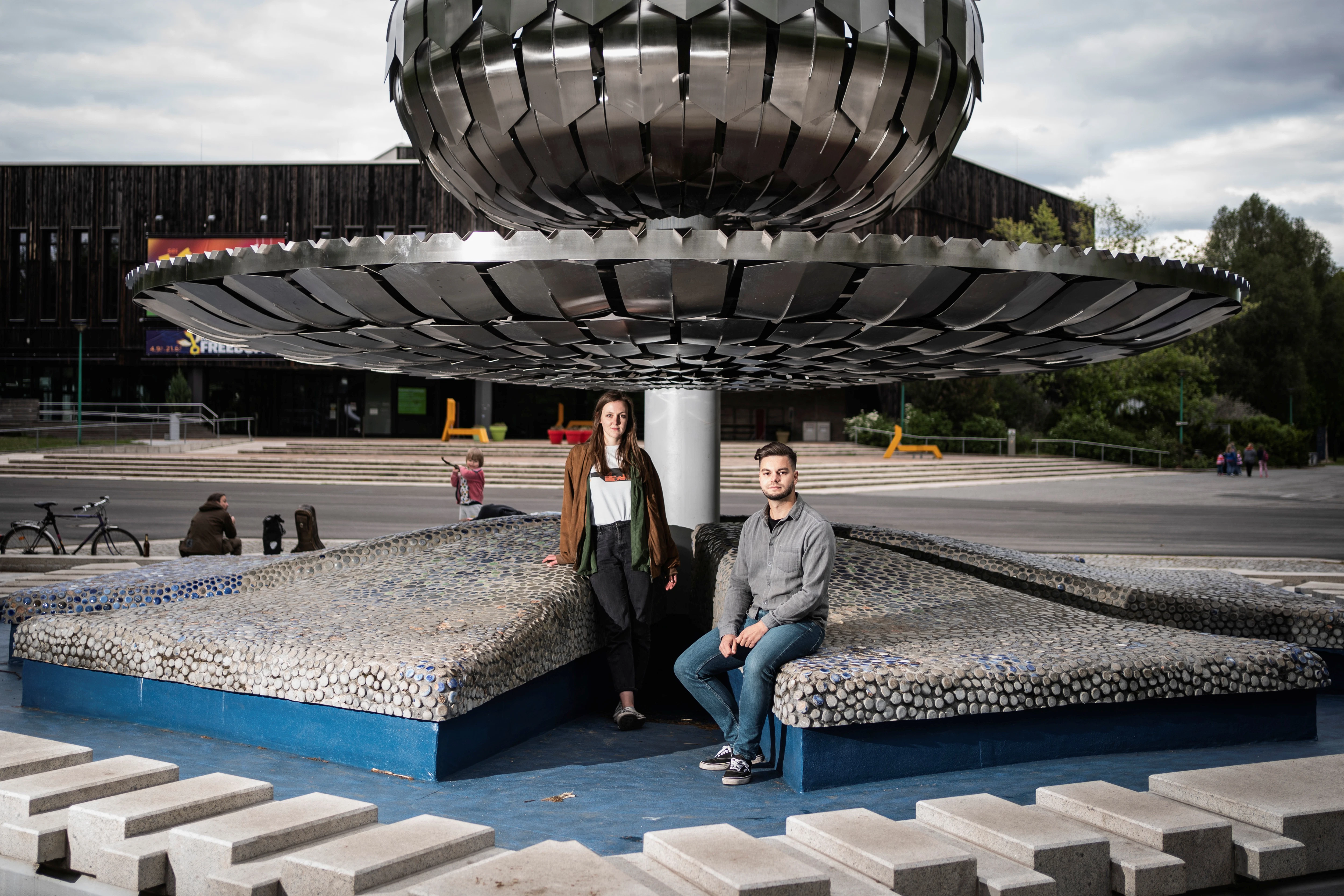 Autor Max Ohlert und Gesprächspartnerin Valerie Schönian im FEZ, Berlin-Wuhlheide.