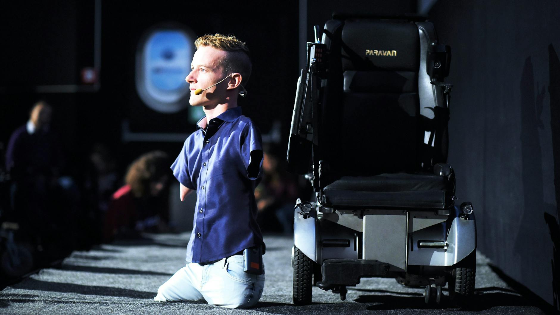 Janis McDavid auf der Bühne.