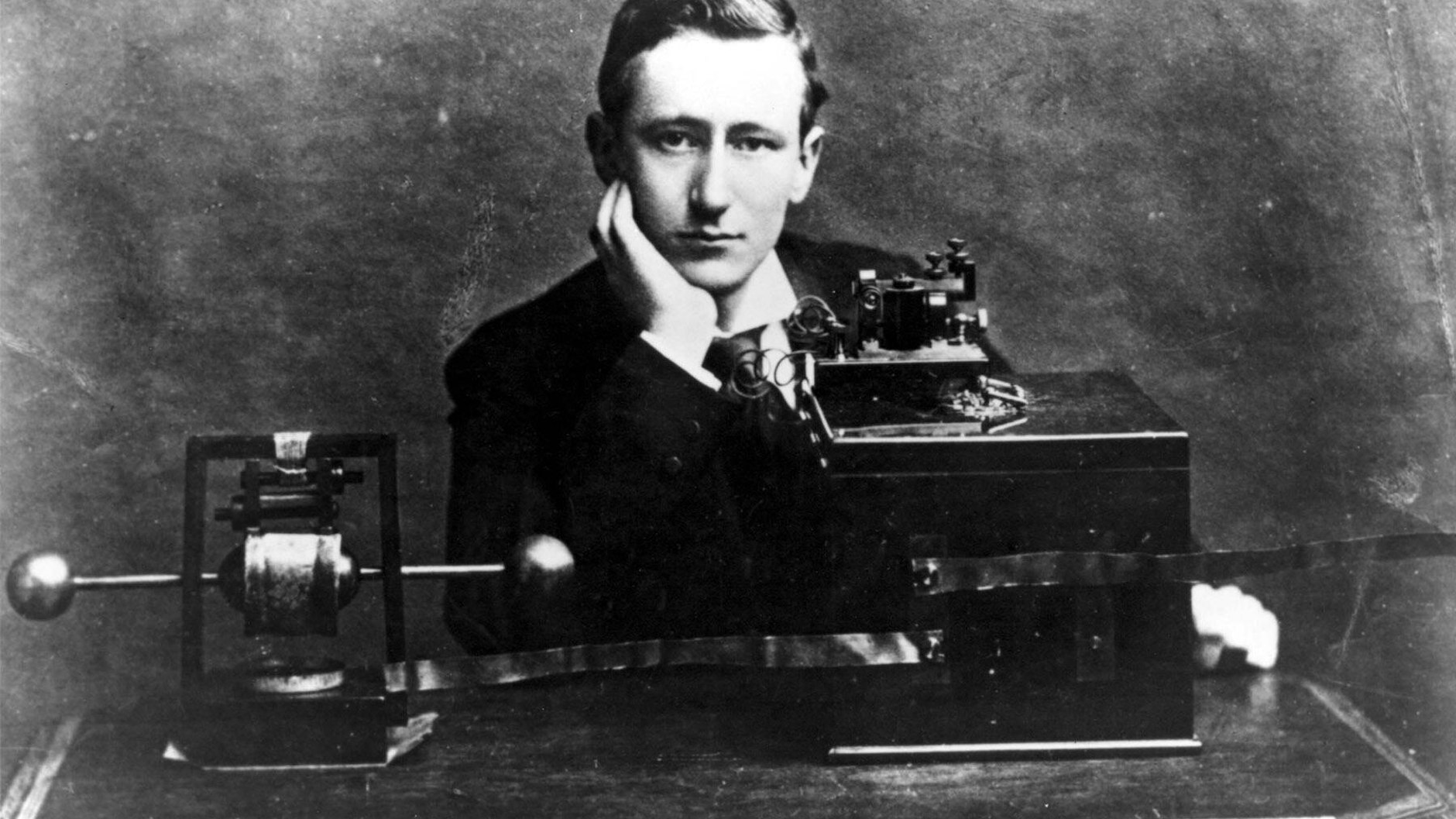 Der italienische Erfinder Guglielmo Marconi rüstete auch die Titanic mit Funktelegrafen aus.