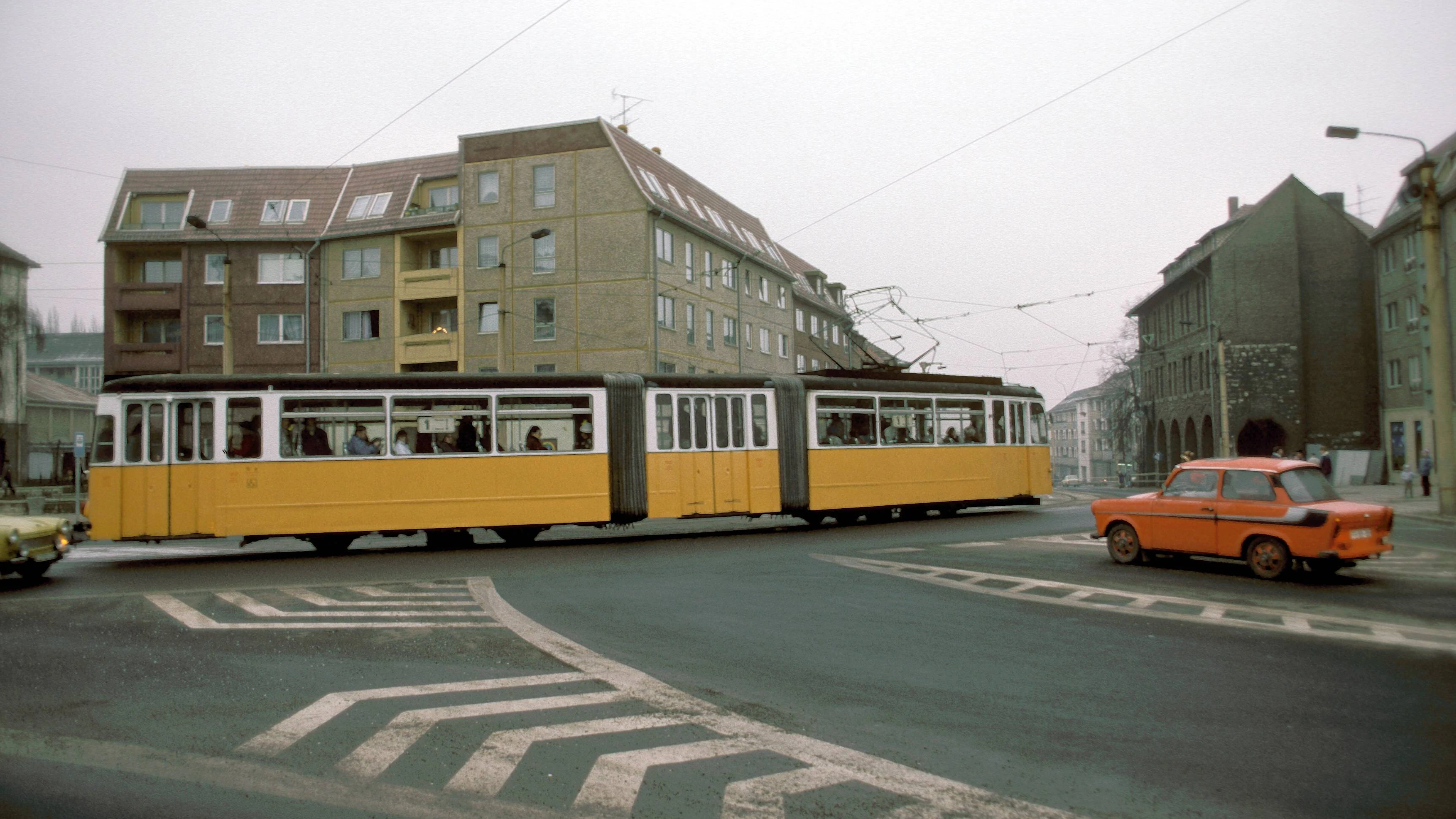 Straßenkreuzung in Nordhausen, Thüringen, im Jahr 1990.