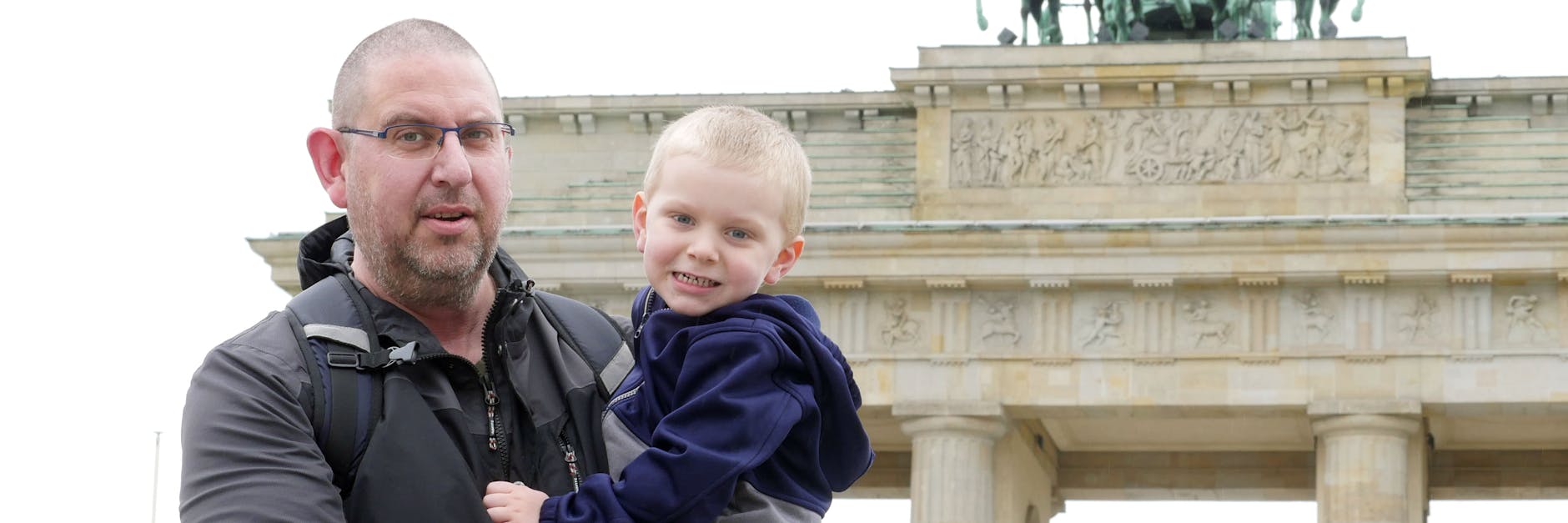 Holger Rosin (46) ist mit Sohn Maik (3) aus Duisburg angereist.