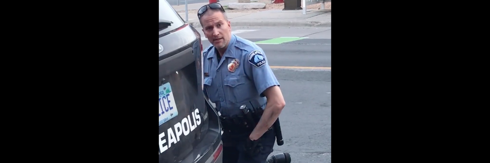 Nach dem Tod des Afroamerikaners George Floyd bei der brutalen Festnahme ist der Polizist Derek Chauvin in Gewahrsam genommen worden