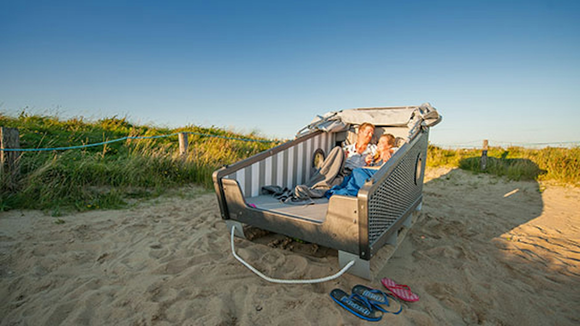Am Strand kuscheln? Kein Problem. Büsum bietet diese Schlafstrandkörbe.