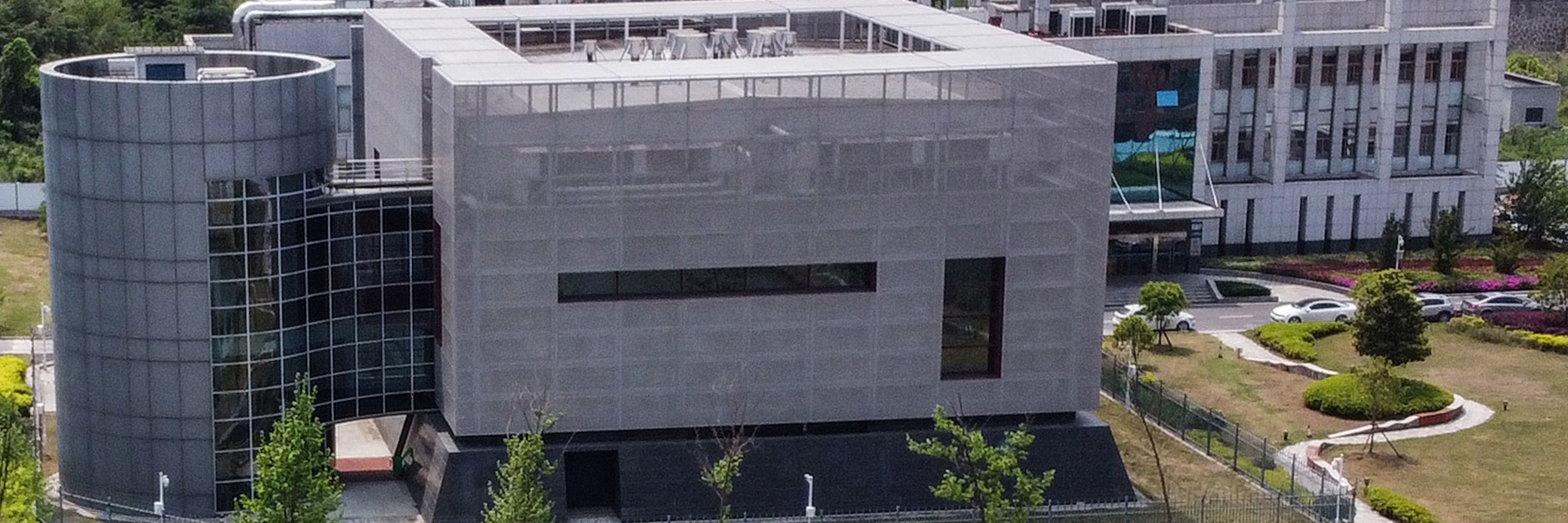 Das Coronavirus soll bei riskanten Forschungen im Wuhan Institute of Virology entstanden sein. US-Präsident Donald Trump erhebt deshalb schwere Vorwürfe gegen Chinas Regierung um Präsident Xi Jinping. Noch weiß aber niemand sicher, ob das Virus wirklich aus dem Labor entkommen ist.