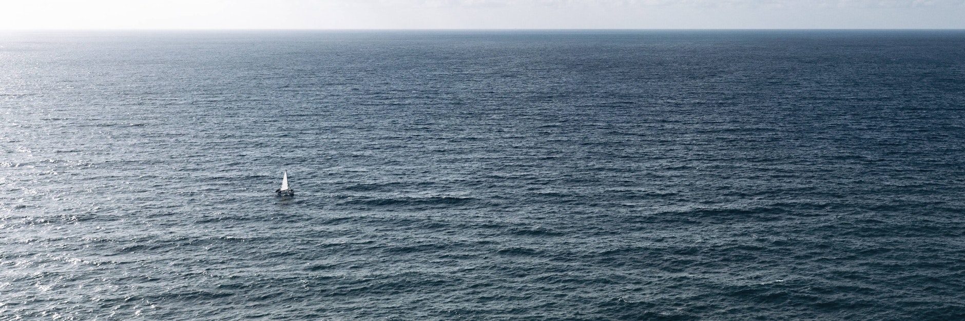 Monate lang musste ein Segler auf dem Meer ausharren (Symbolbild).