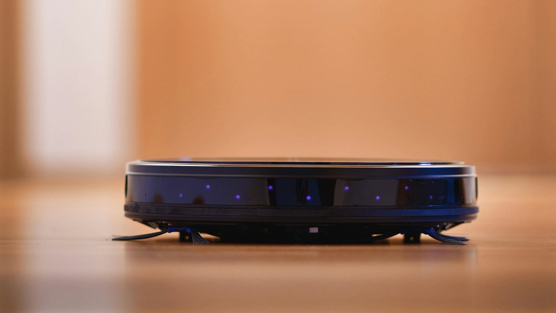 Saugroboter und Co.: Es gibt immer mehr smarte Geräte. Doch wer haftet, wenn für einen eventuellen Schaden?