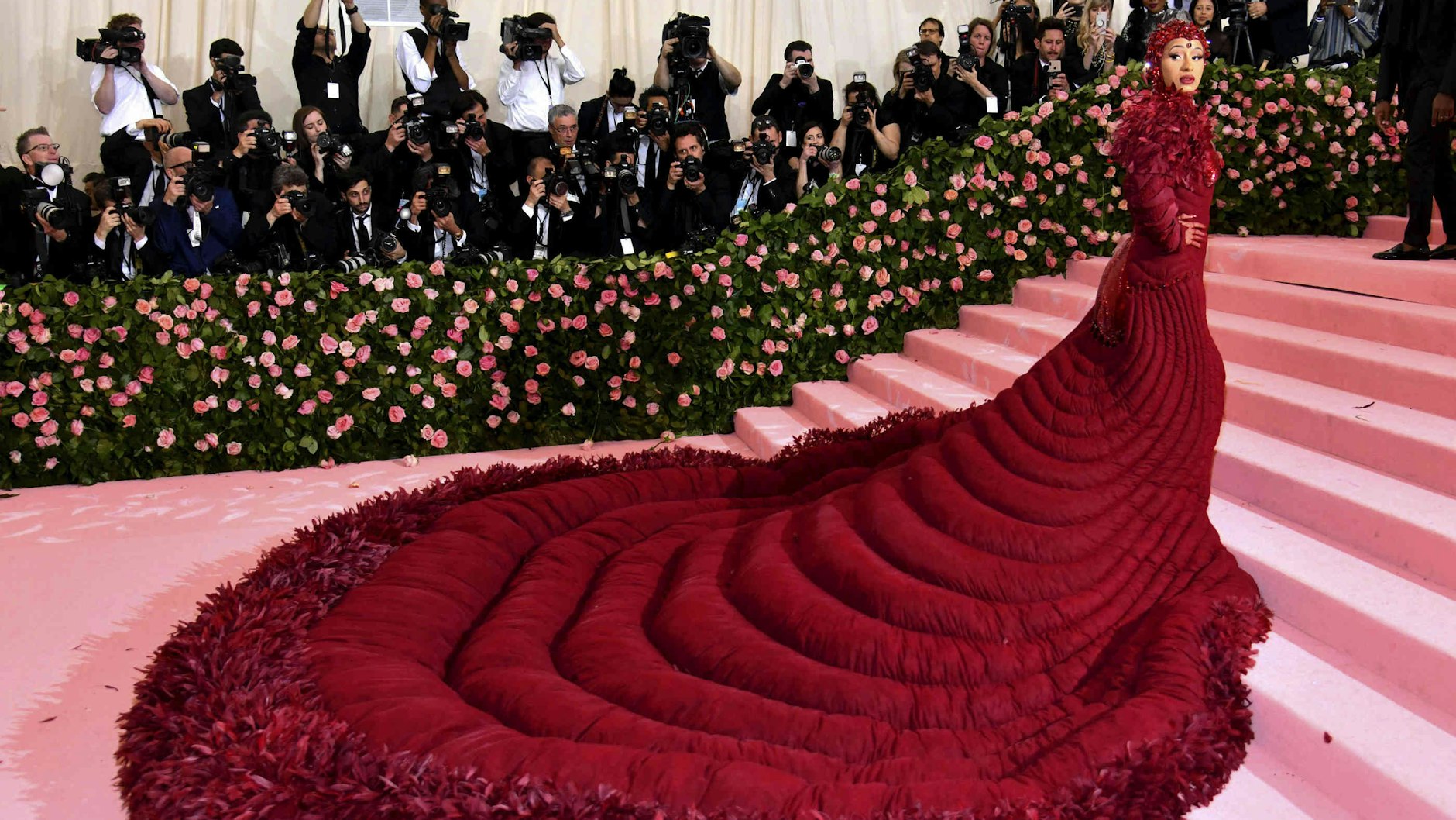 Es hätte so schön sein können.&nbsp;Rapperin Cardi B kam schon einmal in dieser Robe zur Metropolitan Gala. 2020 blieb nur die Erinnerung daran.