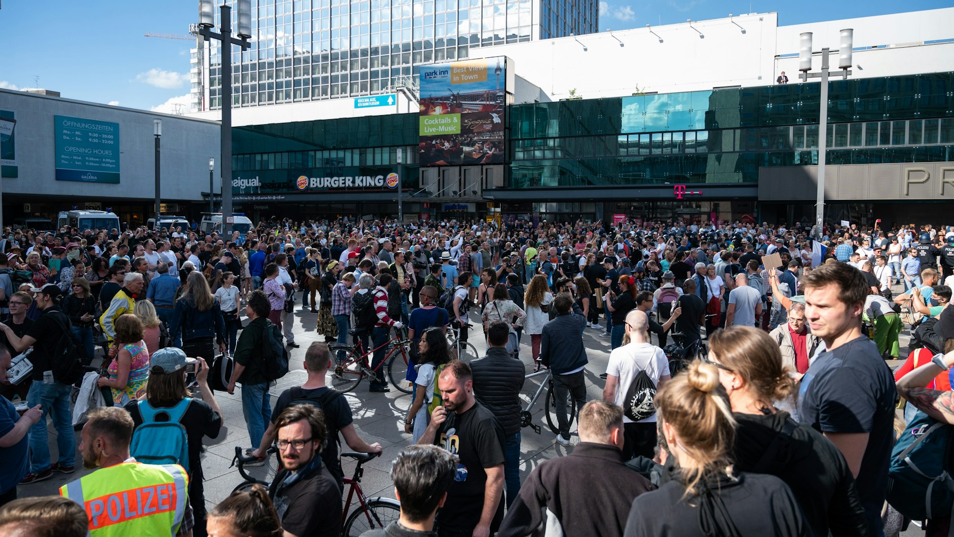 Demonstranten auf dem Alexanderplatz