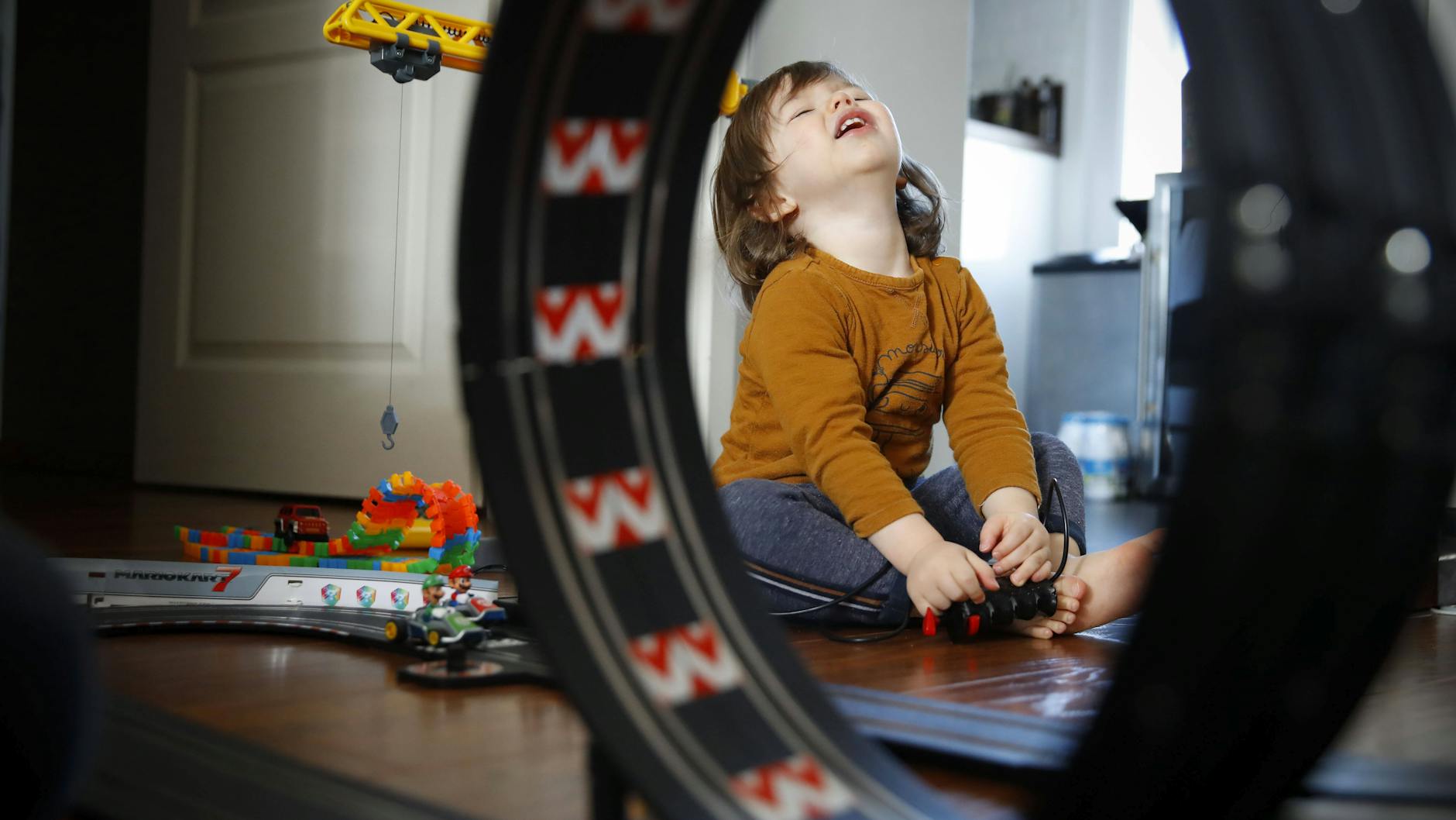 Spielzeug gehört zu einer gesunden Entwicklung dazu - sofern es altersgemäß eingesetzt wird und es bei einer kleinen Auswahl bleibt.