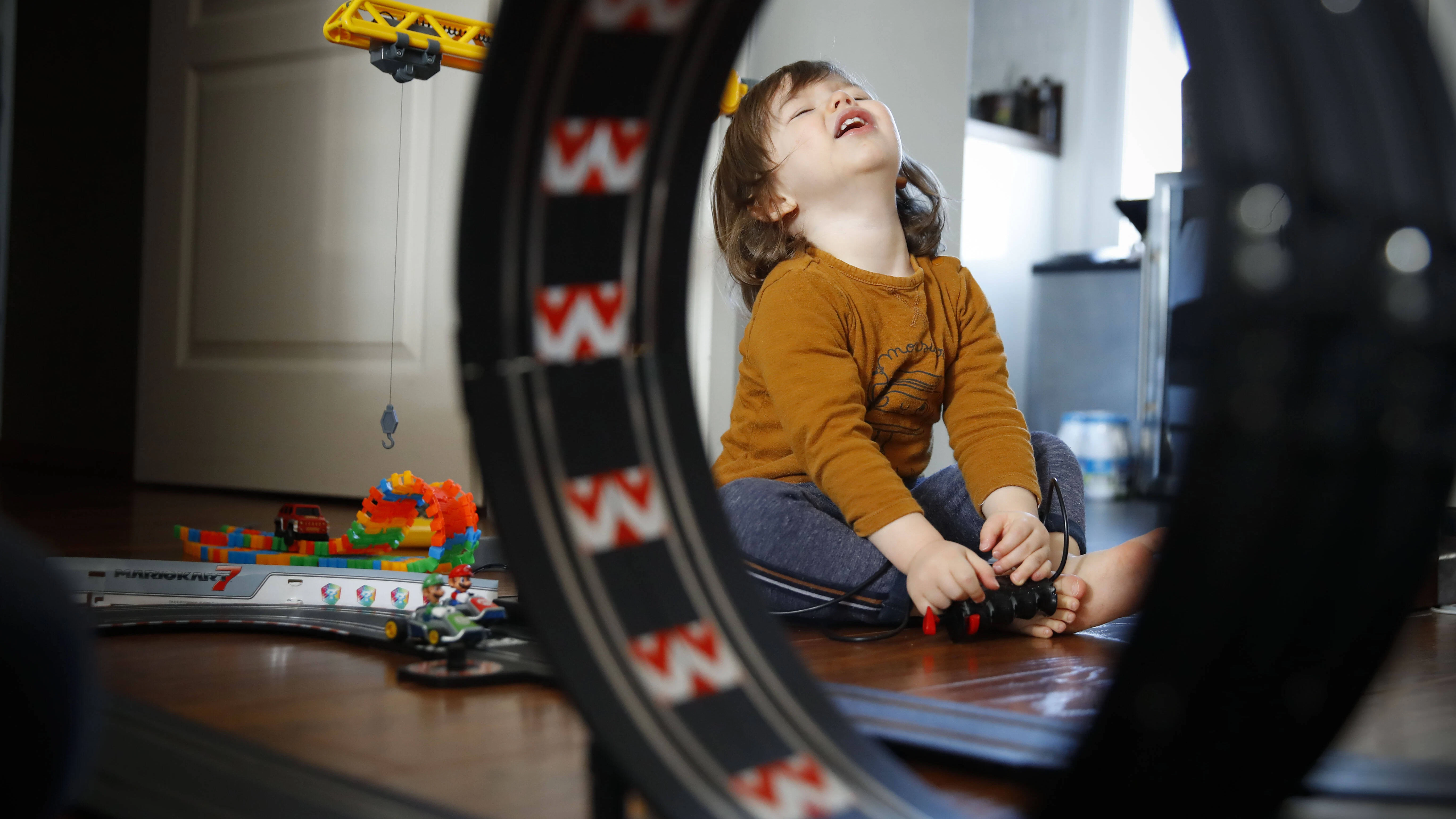 Spielzeug gehört zu einer gesunden Entwicklung dazu - sofern es altersgemäß eingesetzt wird und es bei einer kleinen Auswahl bleibt.