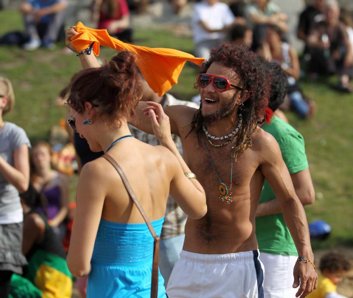Im Sommer wird gefeiert: Tanzende Zuschauer bei der Fête de la Musique 2011 im Görlitzer Park.