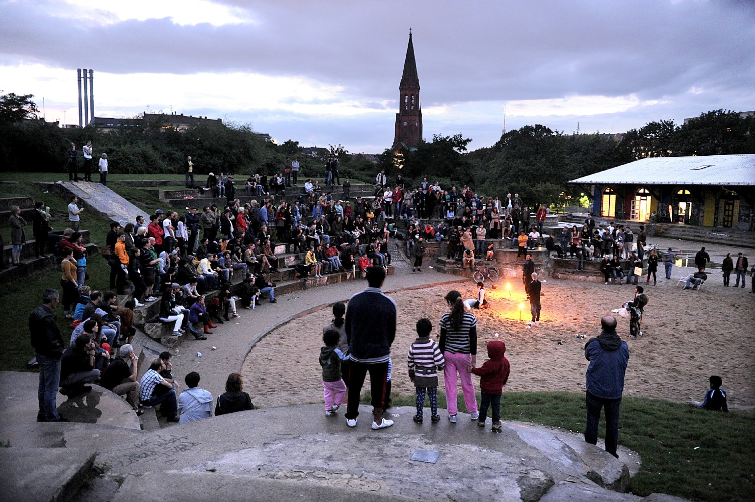 Noch heute bieten die Reste der Ruine Theateraufführungen eine romantische Atmosphäre unter freiem Himmel: Shakespeare im August 2011 im Görlitzer Park.