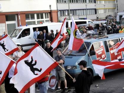 Wenige Nazis und viele Gegendemonstranten