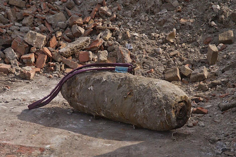 Der Fund einer 250 Kilogramm schweren Bombe aus dem Zweiten Weltkrieg sorgte am Montagmittag für einen rund dreistündigen Einsatz in Berlin - Karlshorst.