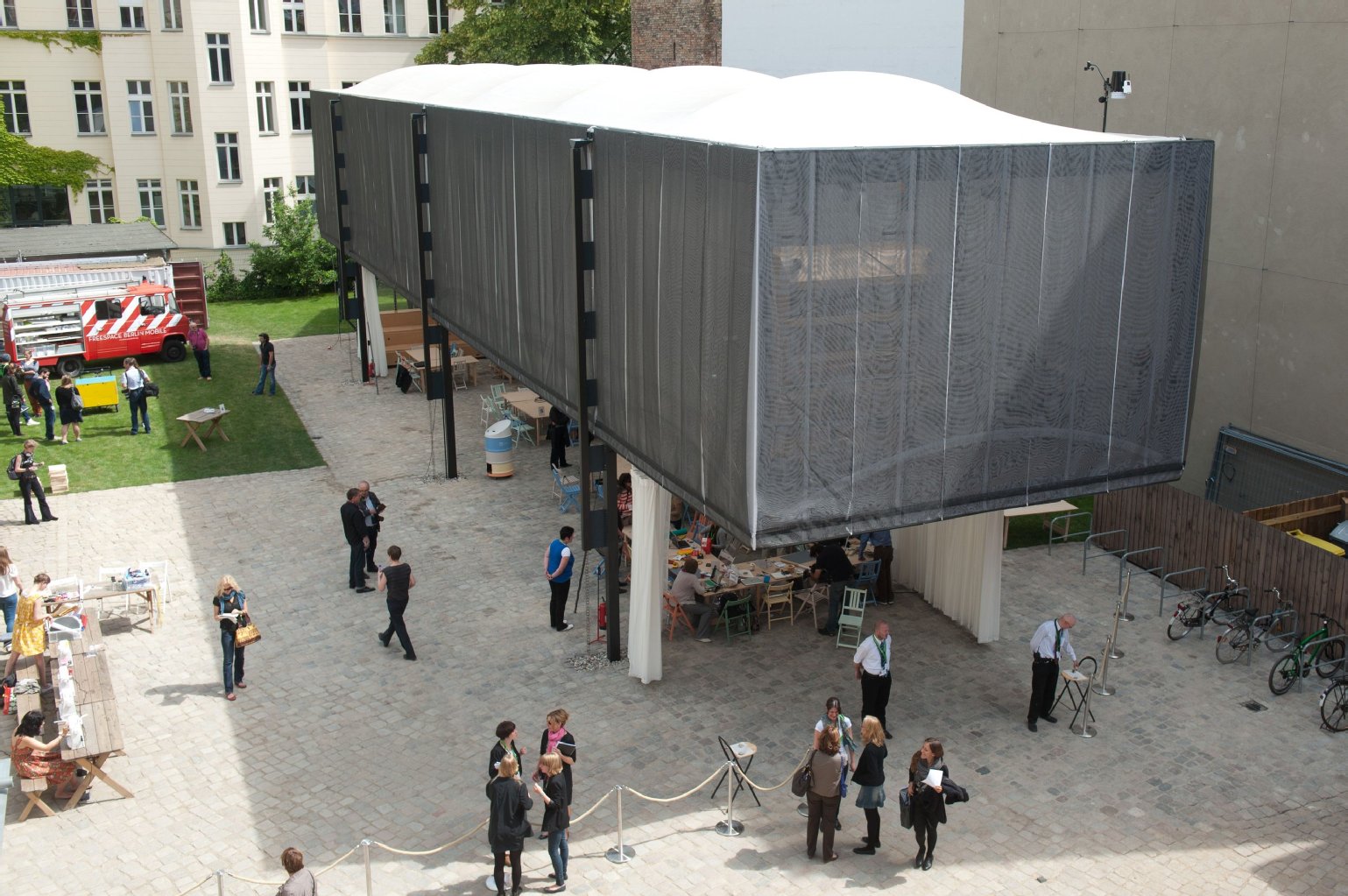 Das Berliner Kulturprojekt BMW Guggenheim Lab widmet sich vom 15. Juni bis 29. Juli dem Thema Lebensqualität in Großstädten.