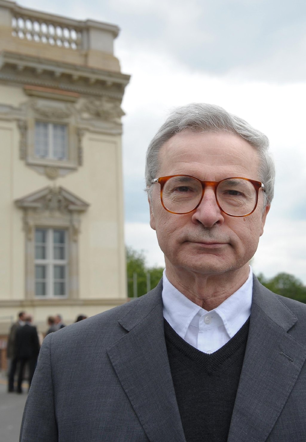 Franco Stella, 69, Architekt und Chefplaner. Der Italiener gewann am 28. November 2008 den Architektenwettbewerb. Für die umfangreiche Planung hat Stella eine Projektgemeinschaft mit den renommierten Architekturbüros Hilmer, Sattler und Albrecht sowie von Gerkan, Marg & Partner (gmp) gegründet. Hilmer, Sattler und Albrecht sind für die Entwurfs- und Ausführungsplanung zuständig, gmp für die Bauleitung.