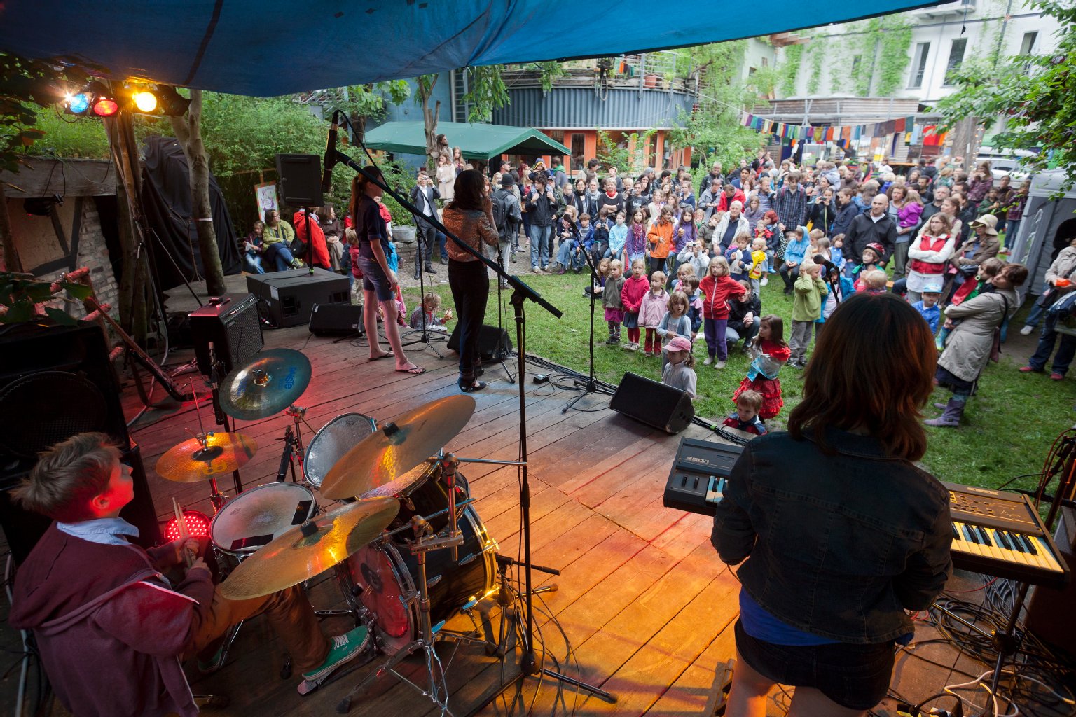 Beim Abenteuerspielplatz in der Kollwitzstraße spielte die Schülerband i.magine.