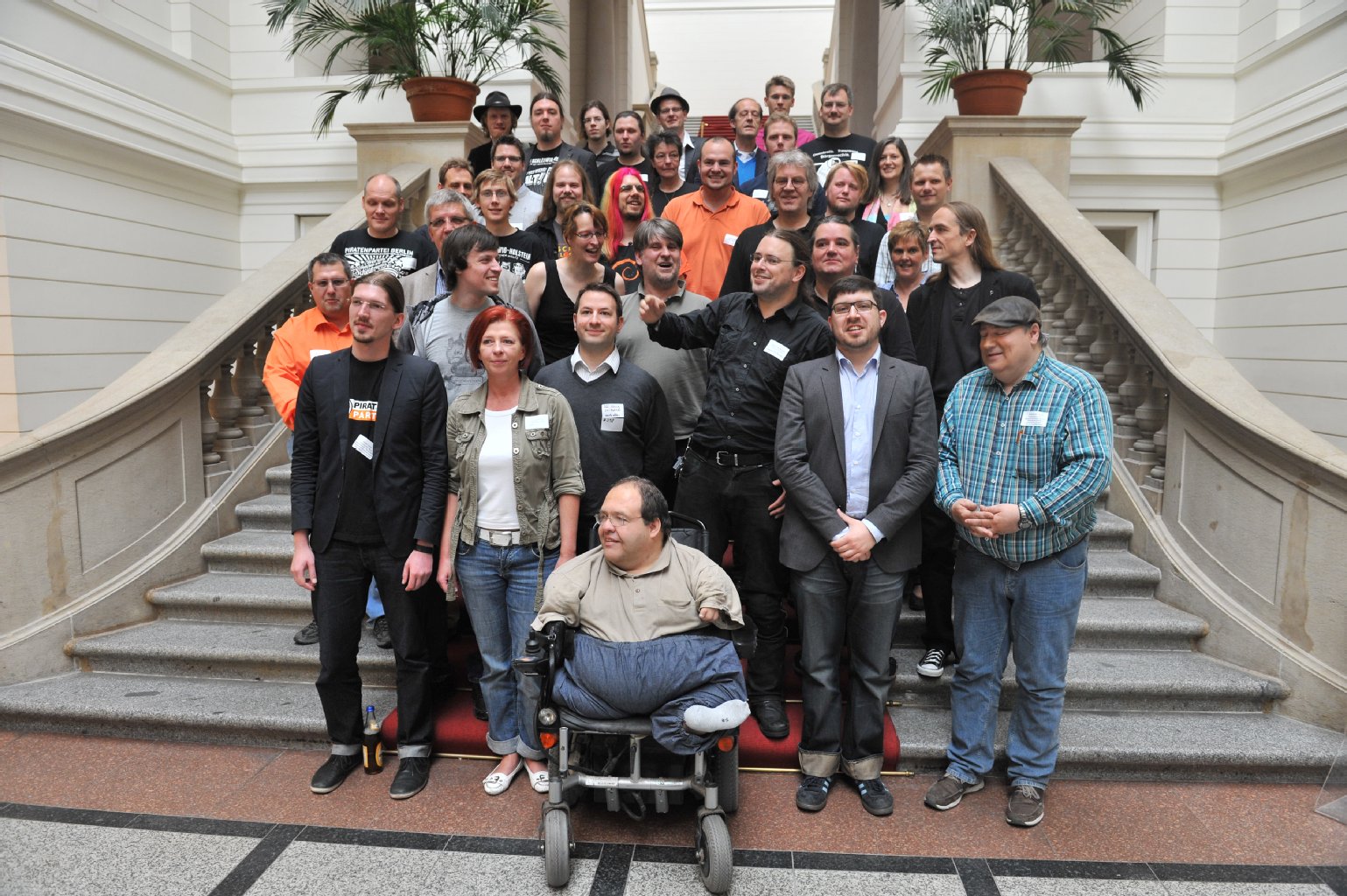 Aber erst mal traf man sich zum Gruppenfoto. Mit wenigen Damen.