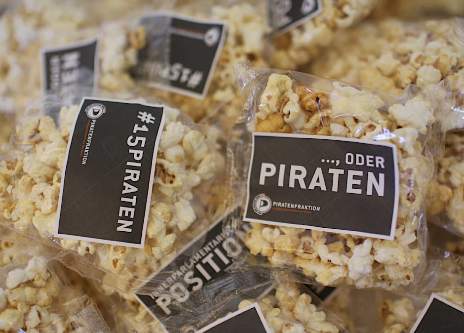 Viele Piraten, viel Popcorn: Die Mitglieder der Fraktionen aus Berlin, dem Saarland, Schleswig-Holstein und Nordrhein-Westfalen trafen sich am 9.6. in Berlin.