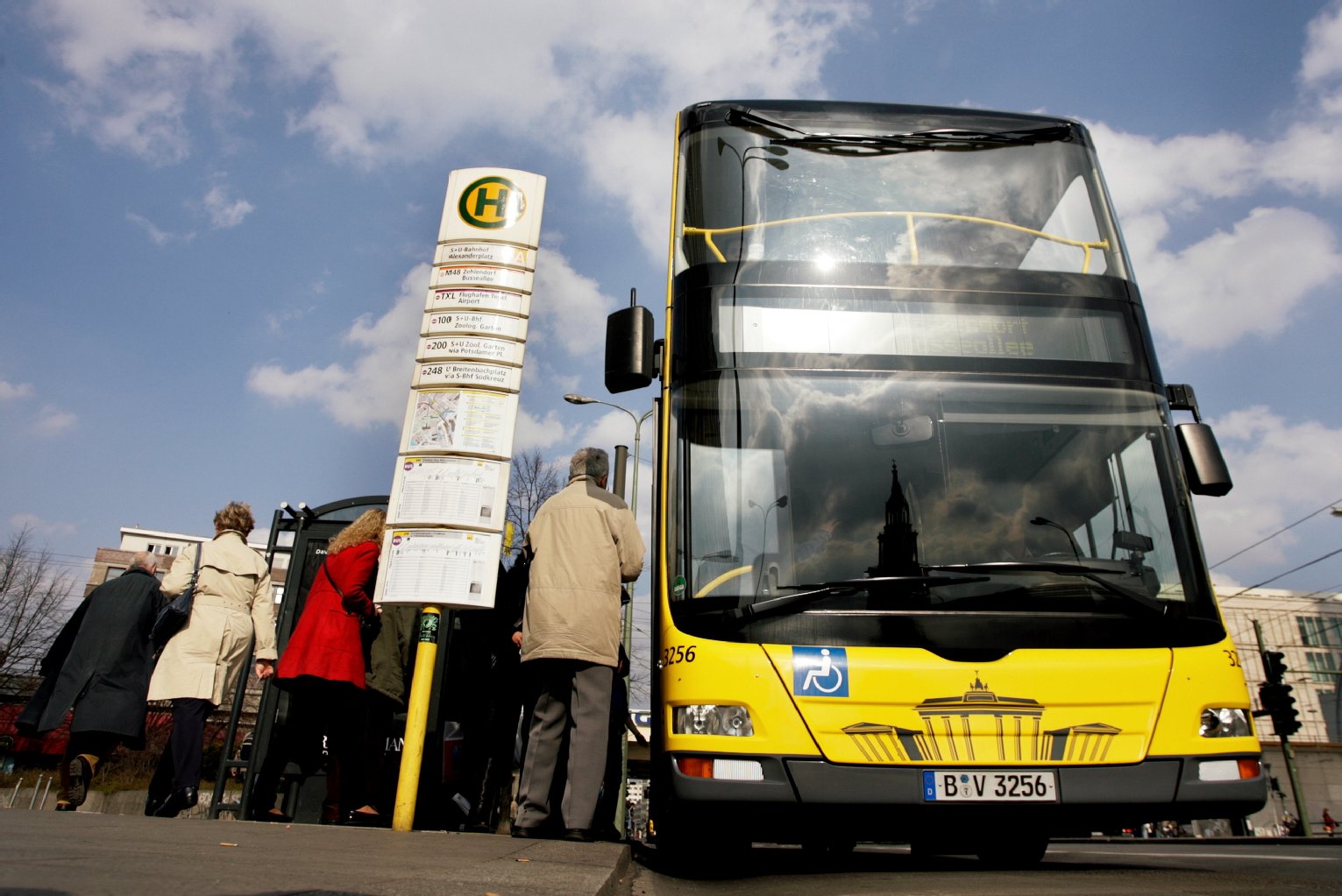 Busse und Bahnen sollen häufiger und länger fahren