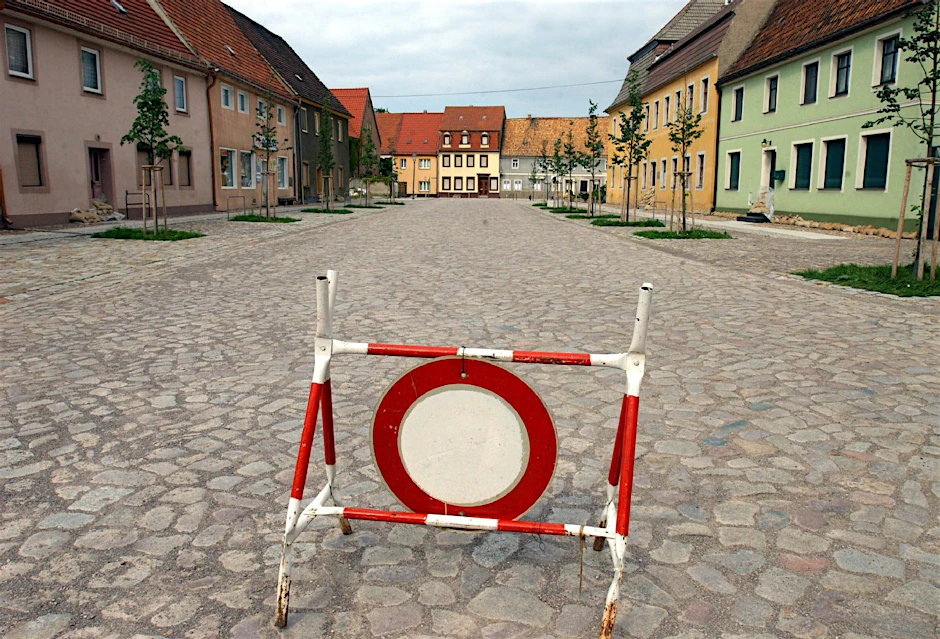 Nach der Jahrhundertflut sind im sächsischen Mühlberg zahlreiche Vorsichtsmaßnahmen beschlossen worden, um eine erneute Hochwasserkatastrophe zu verhindern.