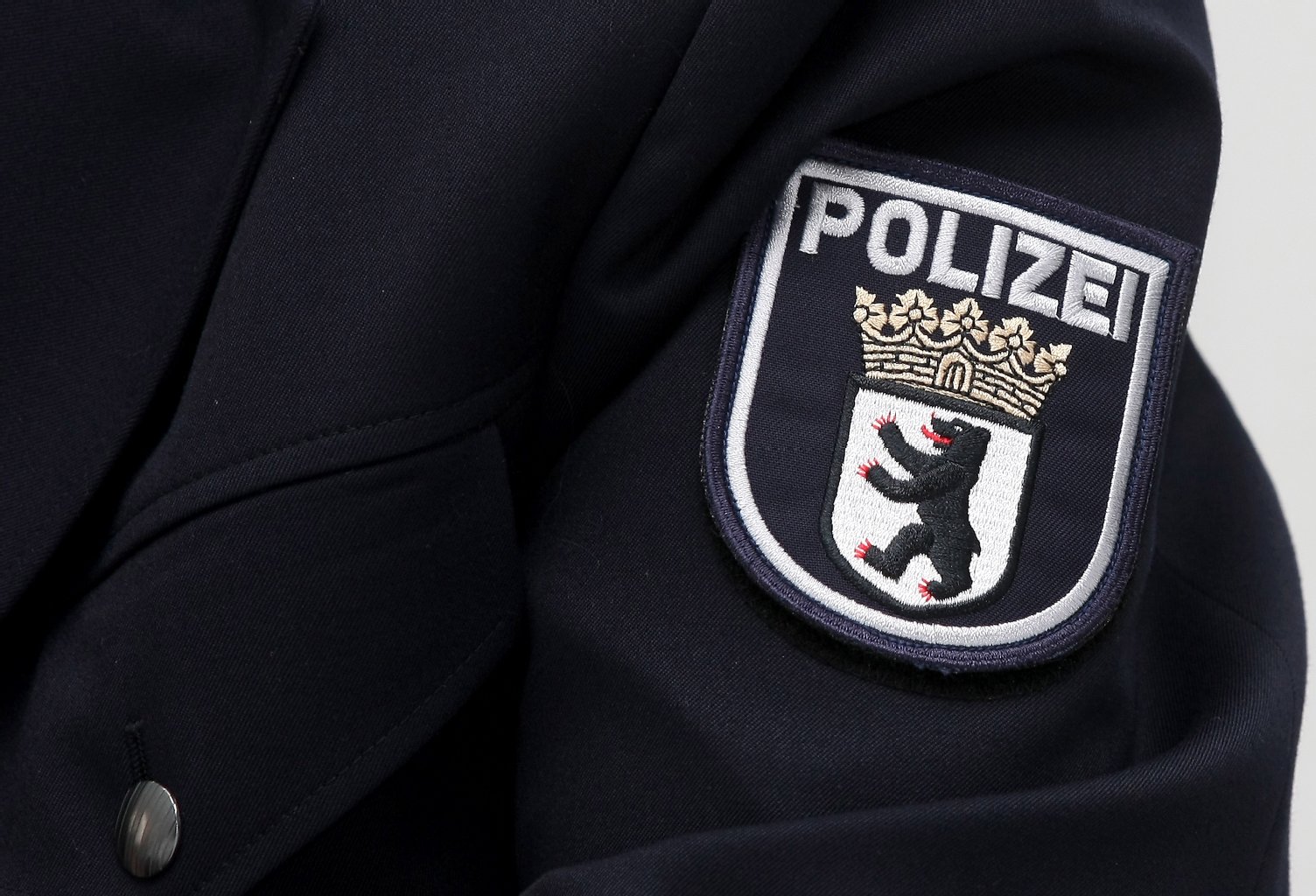 33-Jähriger greift Männer mit Messer an