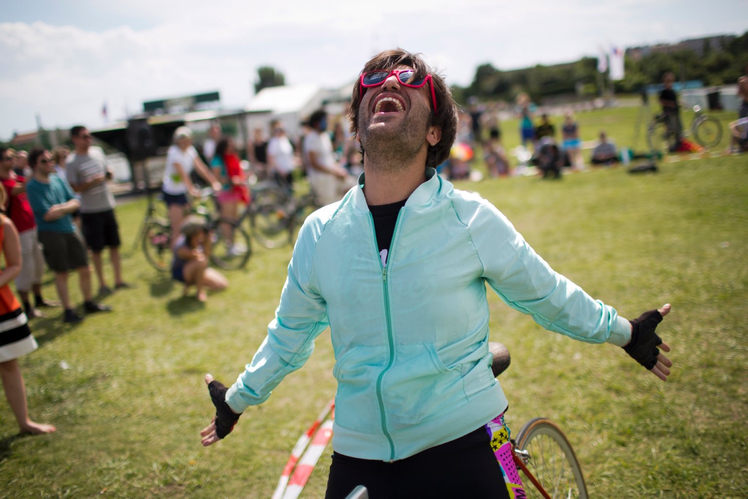 Bei den „Slowlympics“ auf dem Tempelhofer Feld boten sich am Sonnabend (4.8.2012) knapp 20 Teams am Samstag ein Kräftemessen abseits vom Leistungsgedanken.