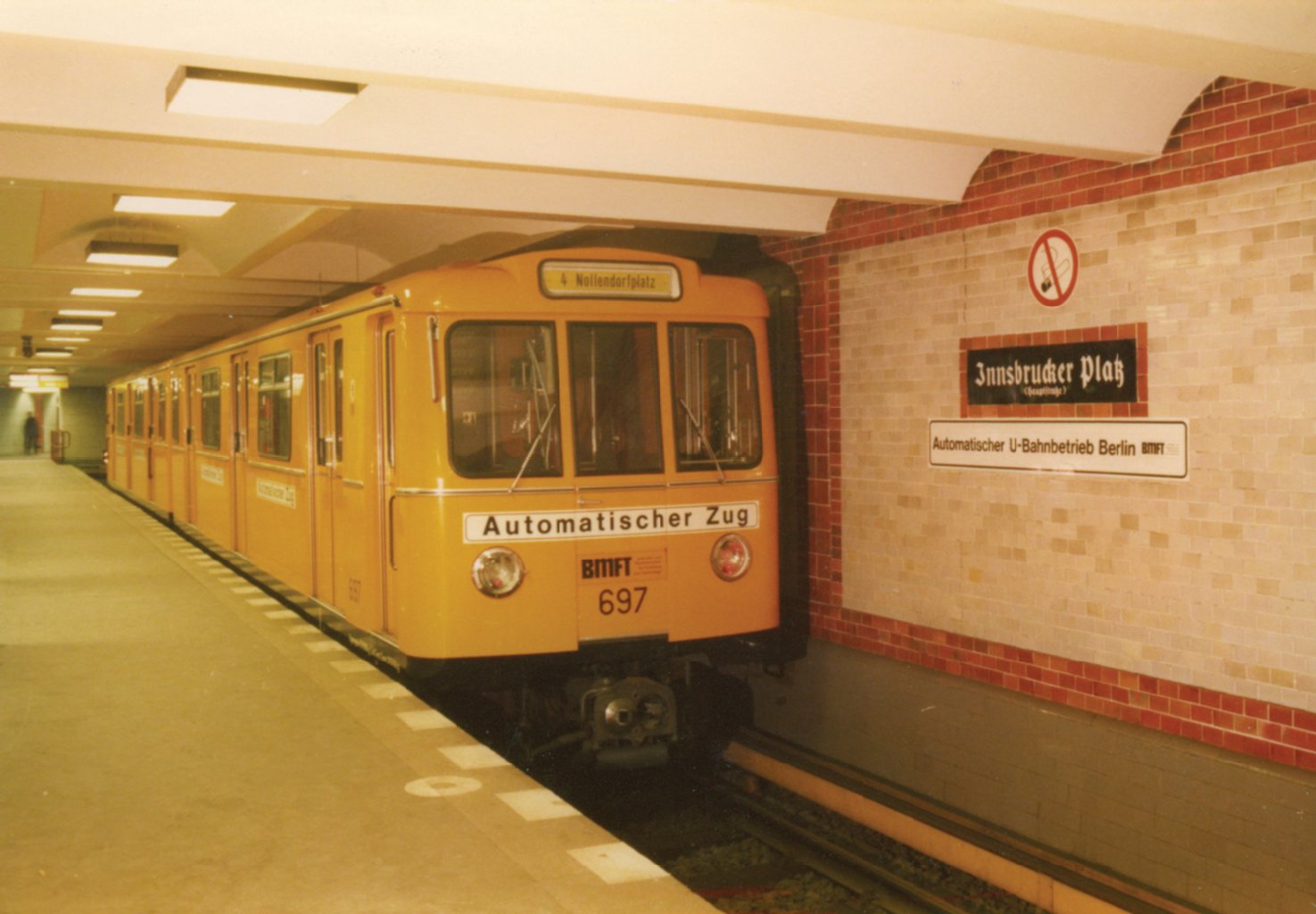 1984 nahmen die U-Bahnen schon vertraute Optik an. Hier im U-Bahnhof Innsbrucker Platz.