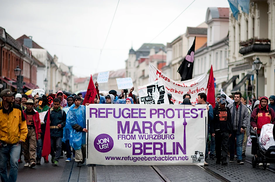 Teilnehmer eines Protestmarsches von Asylsuchenden, die auf ihre schlechten Lebensbedingungen in Deutschland aufmerksam machen (05.10.2012).
