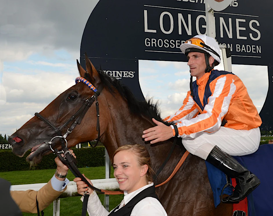 Der Jockey Andrasch Starke mit seiner seiner Stute "Danedream".