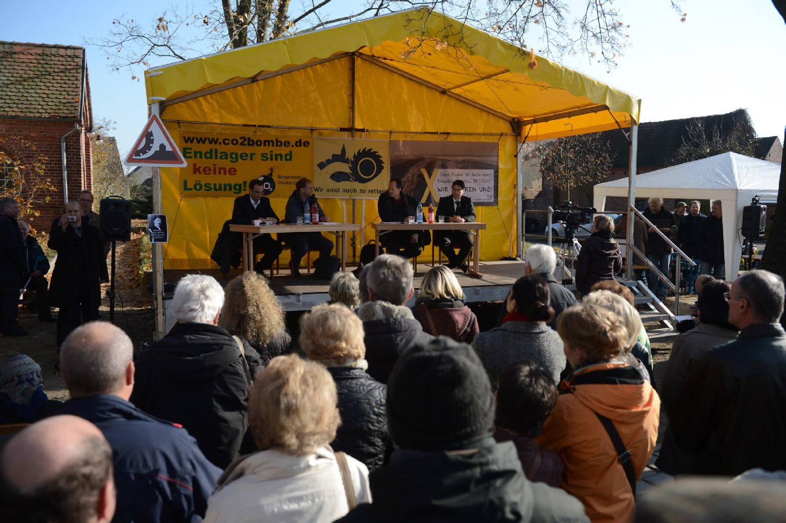 Die Menschen in Atterwasch haben an diesem Tag eine klare Botschaft: „Wir wollen hier bleiben“, sagt Monika Schulz-Höpfner, Landtagsabgeordnete der CDU.