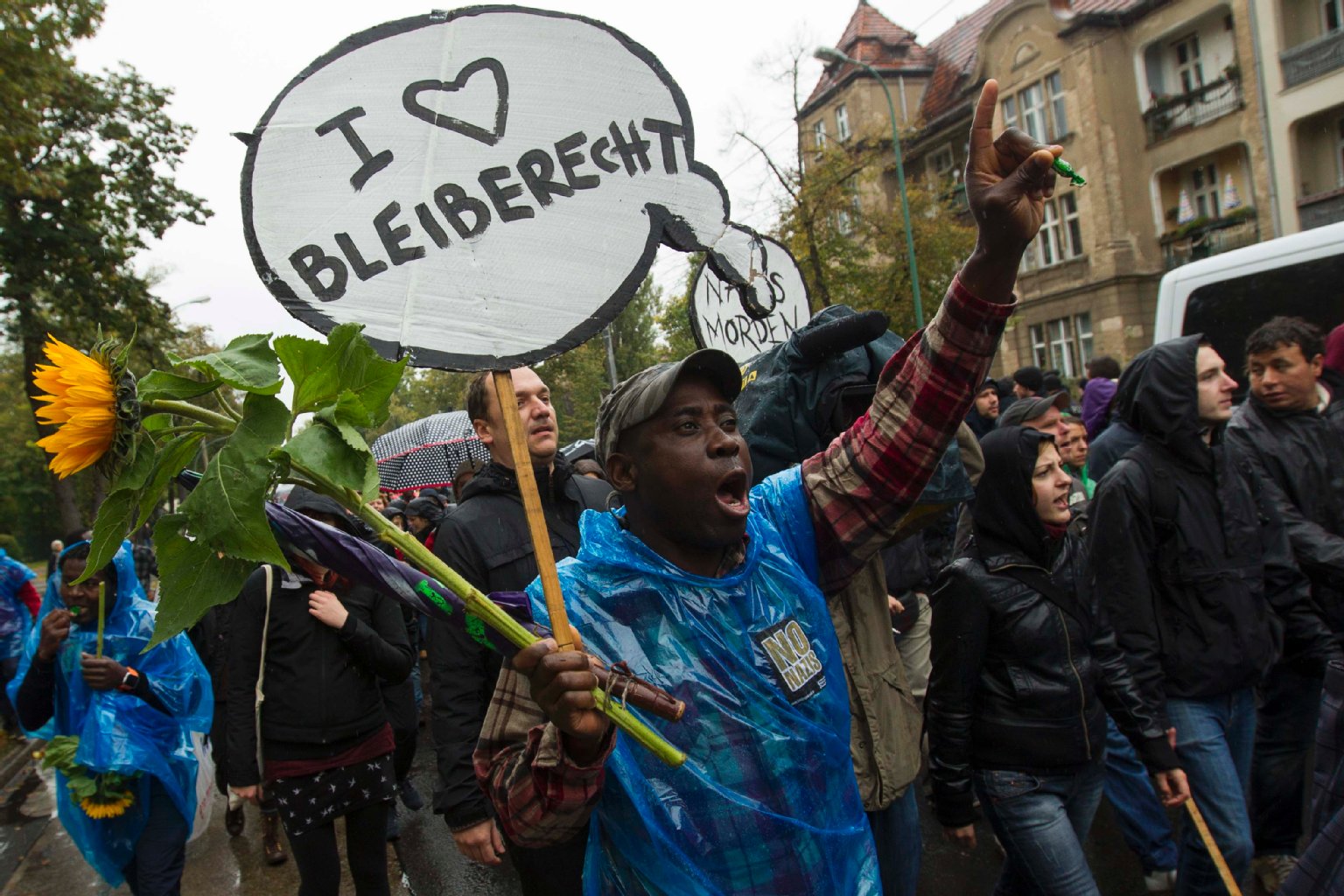 Auch Berliner Vereine und Parteien haben ihre Solidarität mit den Flüchtlingen bekundet. Die Grüne Jugend Berlin rief zur Unterstützung bei der Ankunft des Protestmarsches auf.