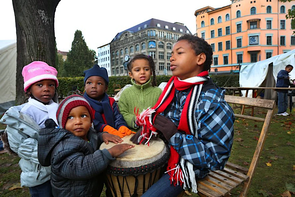 Auch Kinder leben in dem Zelt-Camp am Oranienplatz. Die Flüchtlinge sind zu Fuß aus Würzburg nach Berlin gewandert.