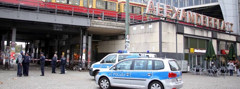 Fokus Alexanderplatz: Die Polizei twittert am Freitag vom Alex.