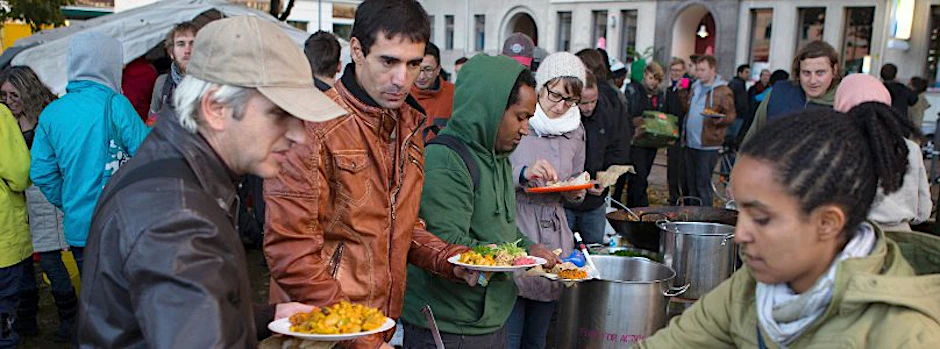 Mit einem Marsch durch Deutschland machen derzeit 70 Asylbewerber auf ihre Lebenssituation aufmerksam. Sie campieren seit Freitag auf dem Oranienplatz.