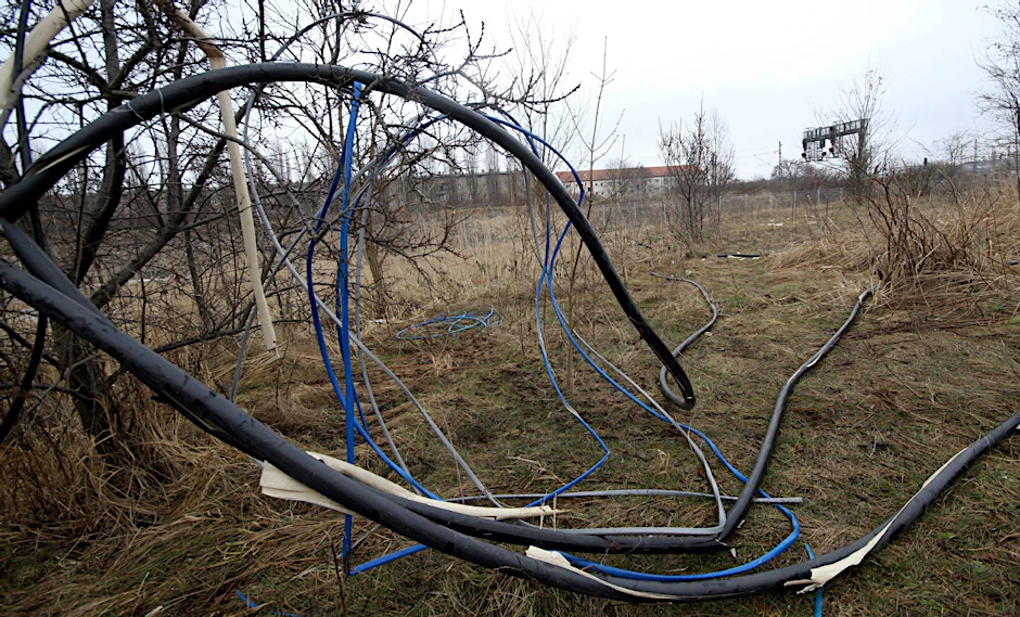 Kabel sind wegen des darin enthaltenen Kupfers begehrt. Diese ausgeschlachteten Schläuche wurden in der Nähe des Bahnhofs Pankow gefunden.