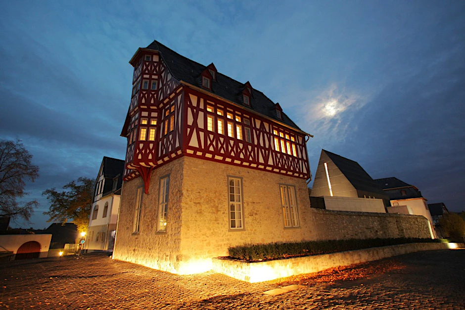 Das Bischofshaus auf dem Areal der alten Vikarie gegenüber dem Limburger Dom.