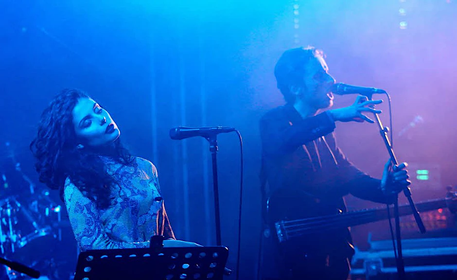Elisa Rodrigues und Jack Barnett am Donnerstag bei ihrem Berliner Konzert (14.11.2013).