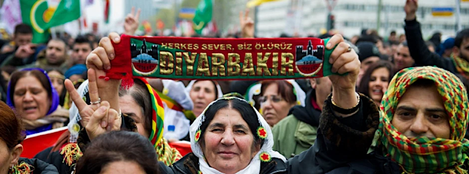 Die Demonstranten riefen zur Aufhebung des seit 20 Jahren bestehenden Verbots der Arbeiterpartei PKK in Deutschland auf.