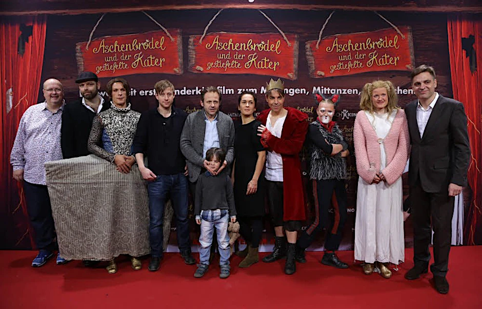 Die Crew: Samuel und sein Sohn Ezra Finzi, Marie-Lou Sellem, Roger Jahnke und Carsta Zimmermann (v. l.) bei der Premiere am Sonntagabend