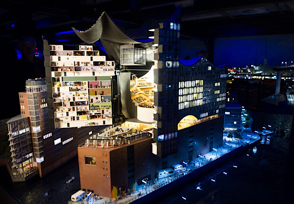 Kleine Nachbildungen haben auch viel Sparpotenzial: Die Elbphilharmonie im Maßstab 1:130.