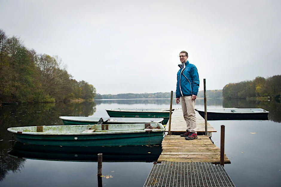 Ein Ufer für alle: Andreas Menzel, Sprecher der Bürgerinitiative „Groß Glienicker See“, kämpft seit Jahren für einen frei zugänglichen See.