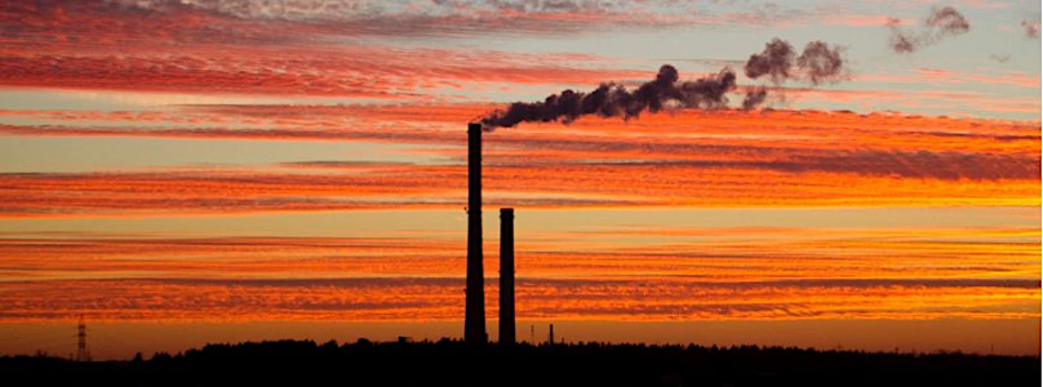 Schmutzig-schön: Der rauchende Schornstein eines Gaskraftwerks in der Nähe von Minsk.