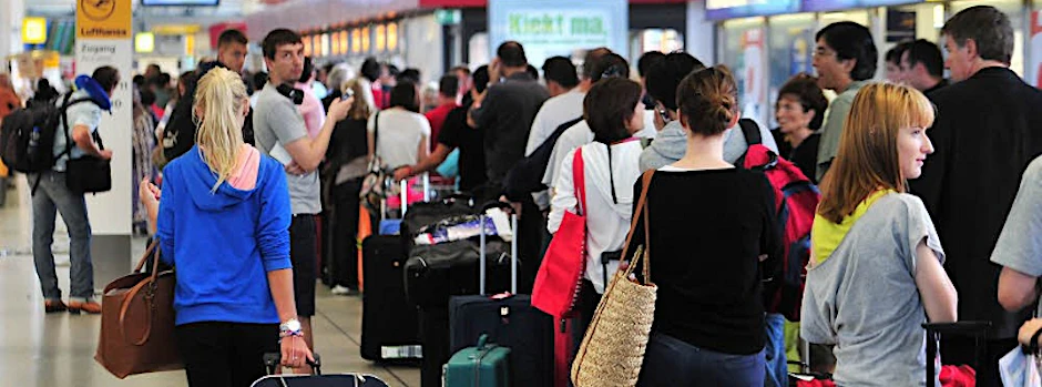Ein ganz normaler Tag im Flughafen Tegel. An manchen Tagen werden hier rund 80 000 Fluggäste abgefertigt. Voraussichtlich bis 2015 oder 2016 bleibt Tegel in Betrieb. Dann öffnet der BER – hoffentlich.