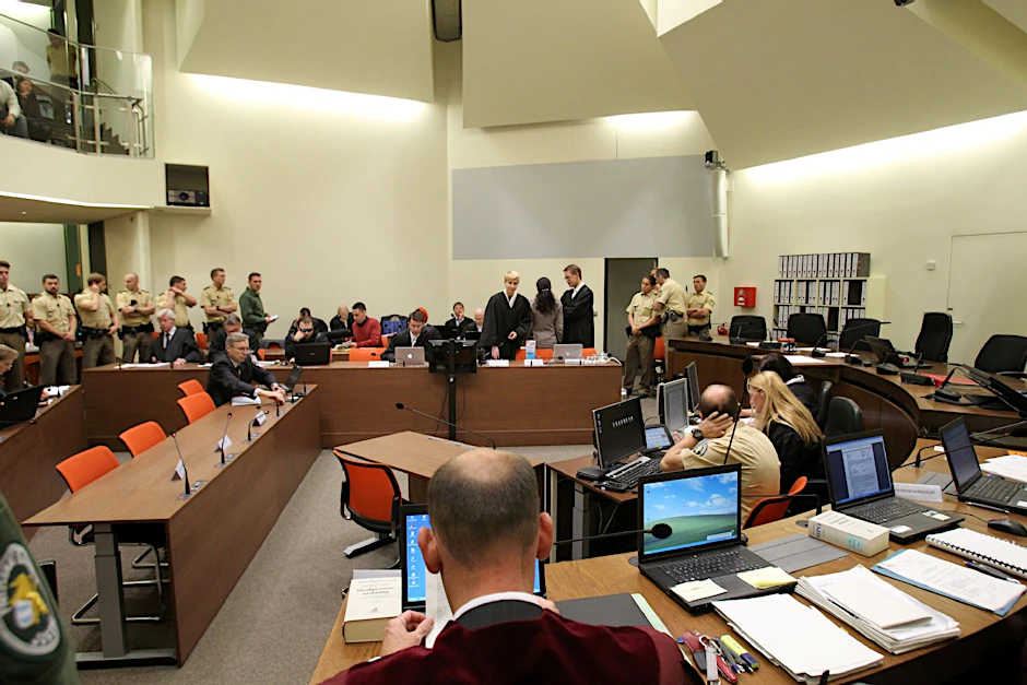 Blick in den Gerichtssaal am 22.10.2013 in München (Bayern). Im NSU-Prozess ist am 21.11.2013 der Jenaer Neonazi André K. als Zeuge vernommen worden.